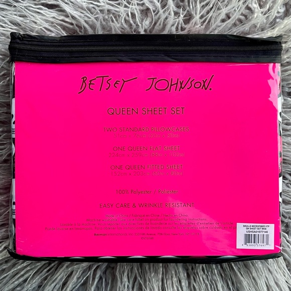 Betsey Johnson Pink & White Skulls Queen Sheet Set - Picture 12 of 13